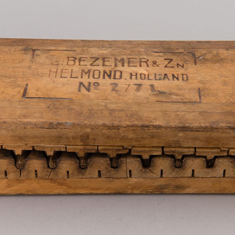 A CIGAR FORM, wood, first half of the 20th century.