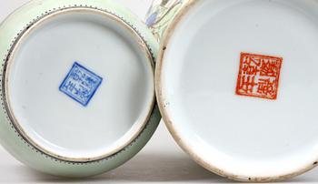 VASER, 2 st, porslin, Kina, 1900-tal.