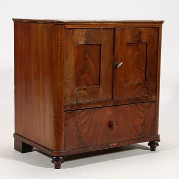 SERVERINGSSKÅP, 1800-tal.