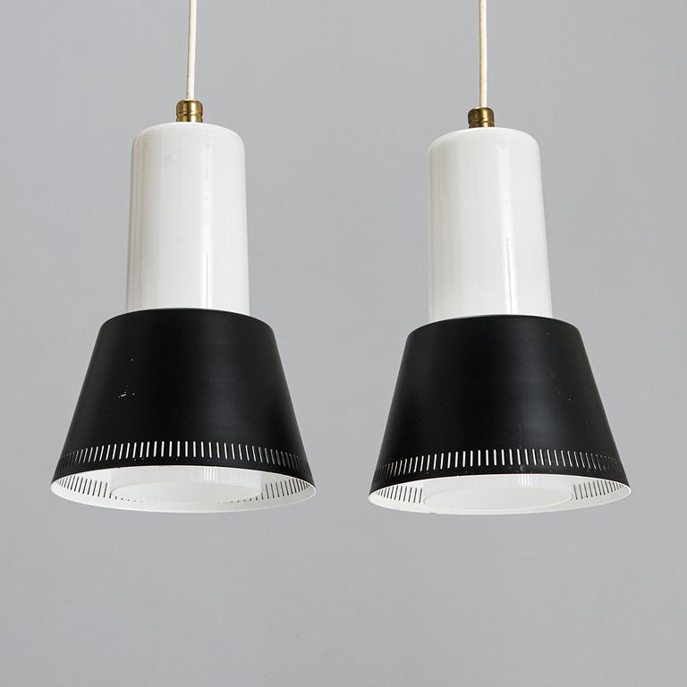 Paavo Tynell, a pair of mid-20th century 'K2 -15' pendant lights for Idman.