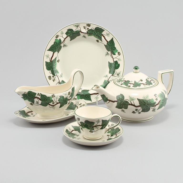 SERVISDELAR, 26 st, flintgods, "Napoleon Ivy", Wedgwood, England, 1900-talets andra hälft.