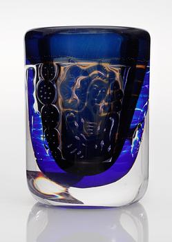 An Edvin Öhrström ariel glass vase, "Gondoljären", Orrefors 1987.