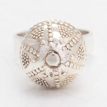 A set of silver "Halikko treasure" necklace, bracelet, ring and earrings. Kalevala Koru, Helsinki 1965-1972.