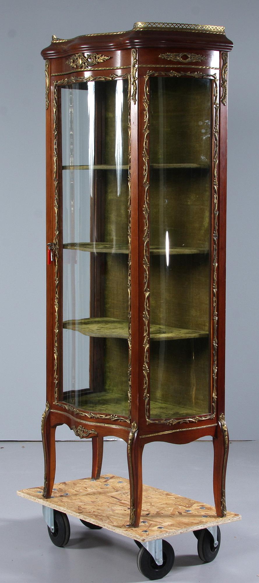 VITRINSKÅP, rokokostil, 1900-tal.