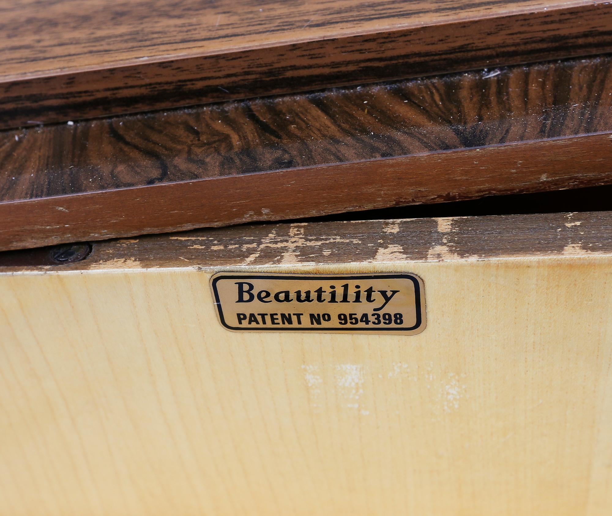 SIDEBOARD, Beautility, England, 1900-talets andra hälft.