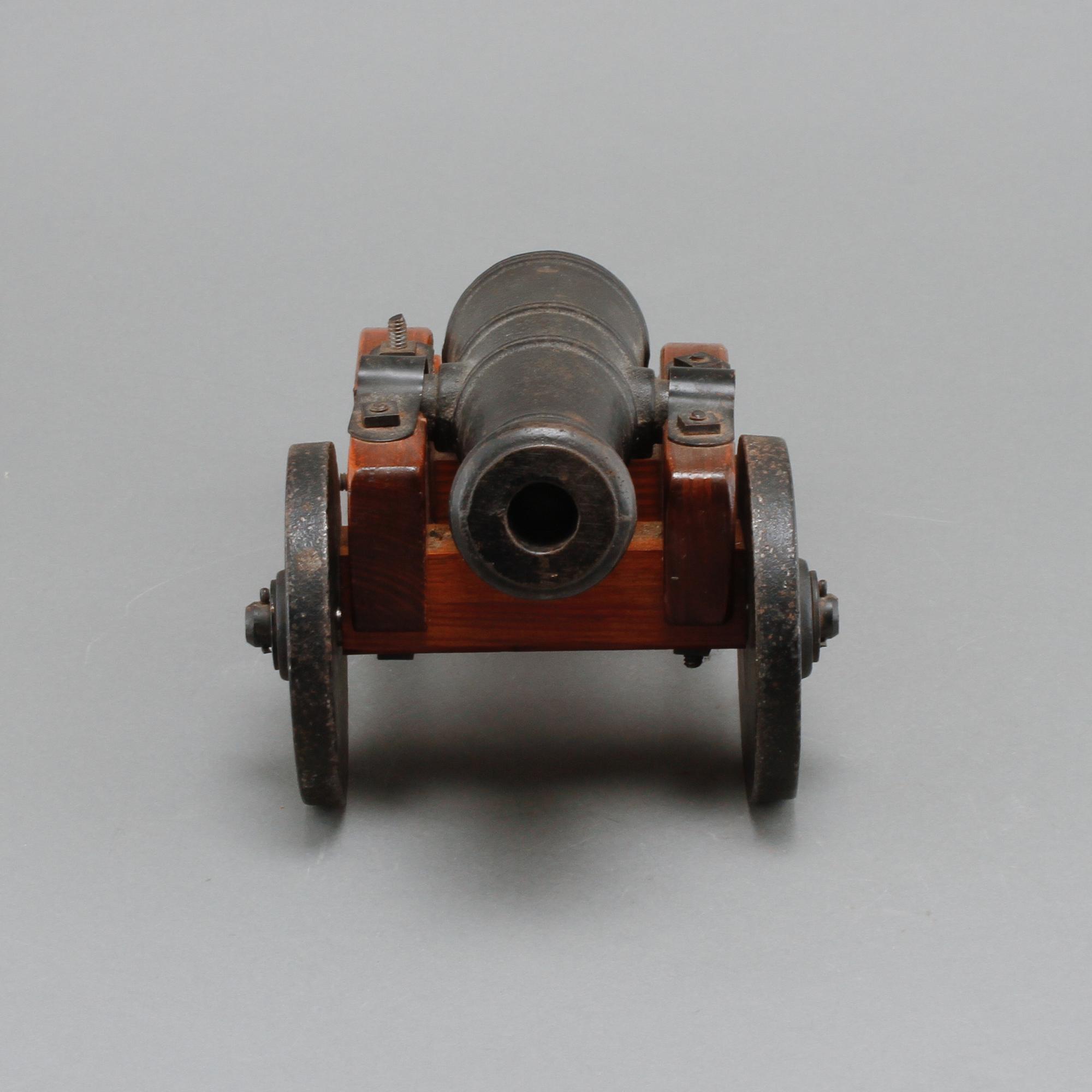 SALUTKANON, gjutjärn, Stafsjö bruk, 1900-talets andra hälft.