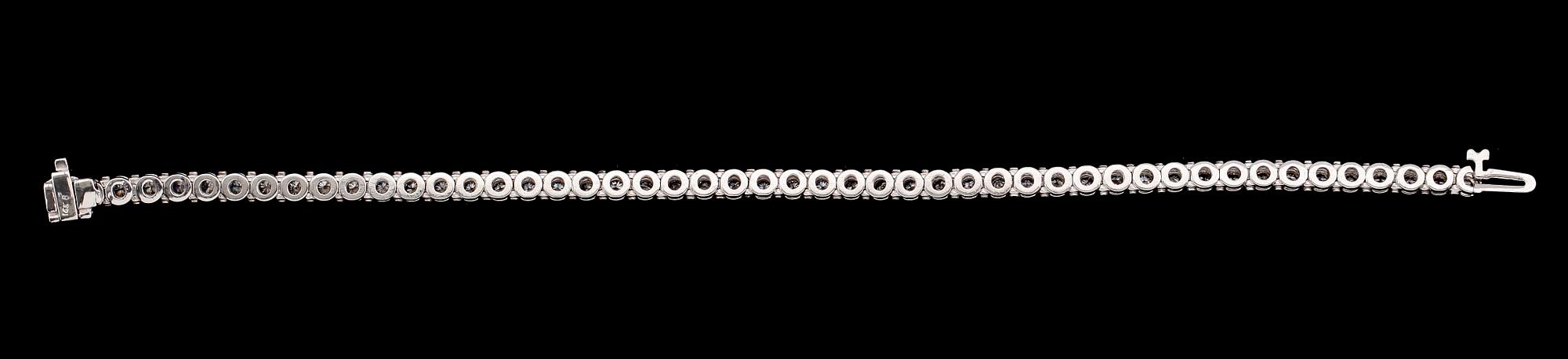 ARMBAND, 14 k vitguld, sk Rivière, briljantslipade diamanter tot 2.50 ct.