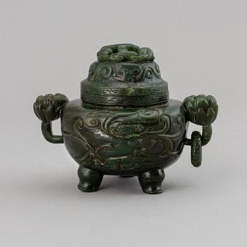 A Chinese bowenite/serpentine censer with cover, first half of 20th Century.