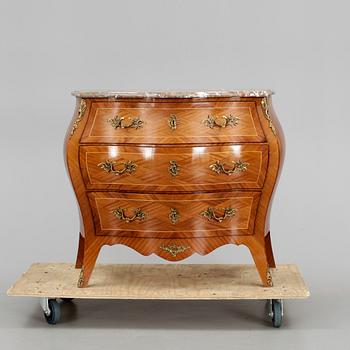 BYRÅ, rokokostil, 1900-talets mitt.