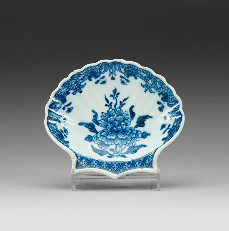 A set of seven blue and white butter shells, Qing dynasty, Qianlong (1736-95).