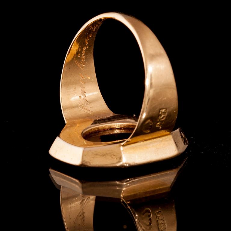 SIGILLRING, 22K guld, karneol, sannolikt Mathias Mantere (Manderoos), Raumo 1893. Vikt 8,1 g.