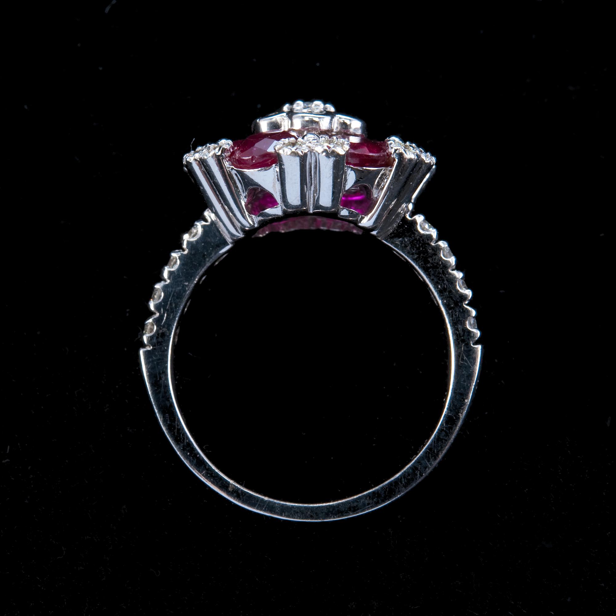 RING, rubiner ca 3.80 ct. briljantslipade diamanter ca 0.55 ct.