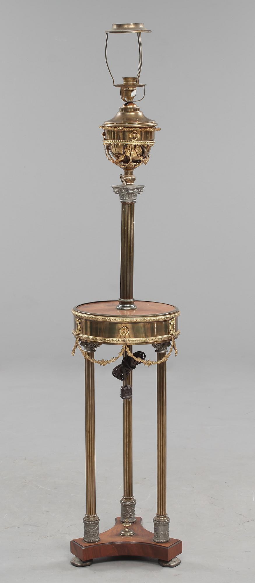 GOLVFOTOGENLAMPA, Louis XVI-stil, 1900-tal.