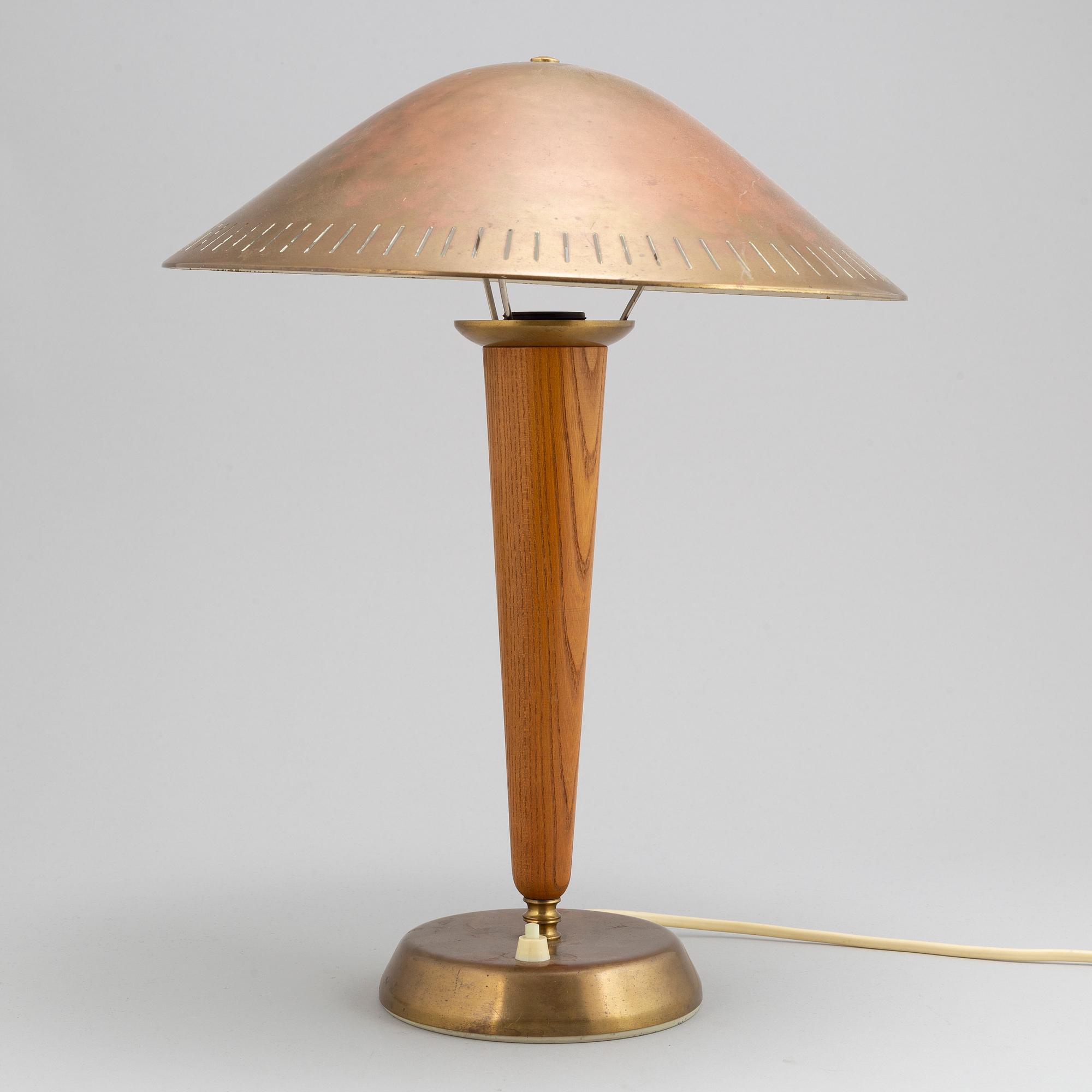 A mid 20th Century modell EA1288 table lamp from Asea.