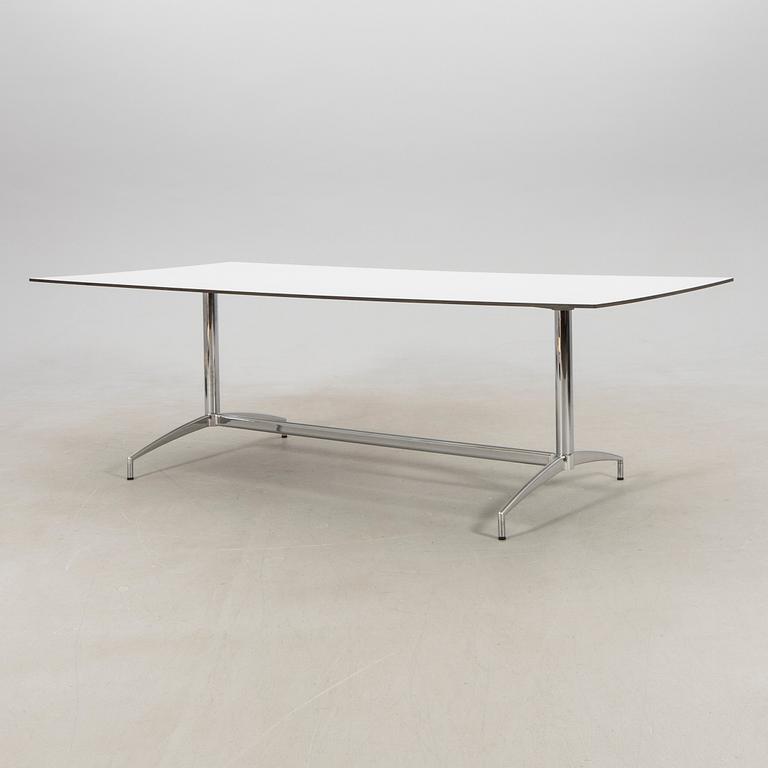Pensi Design Studio, matbord, "Carma" för Akaba.