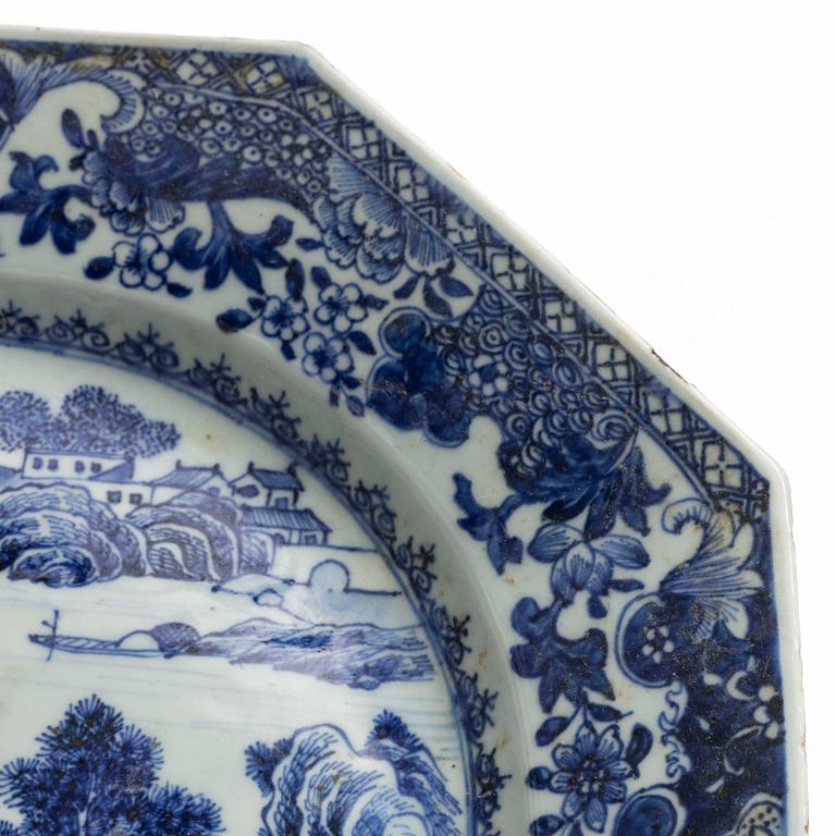 Stekfat, kompaniporslin, Kina, Qingdynastin, Qianlong (1736-95).