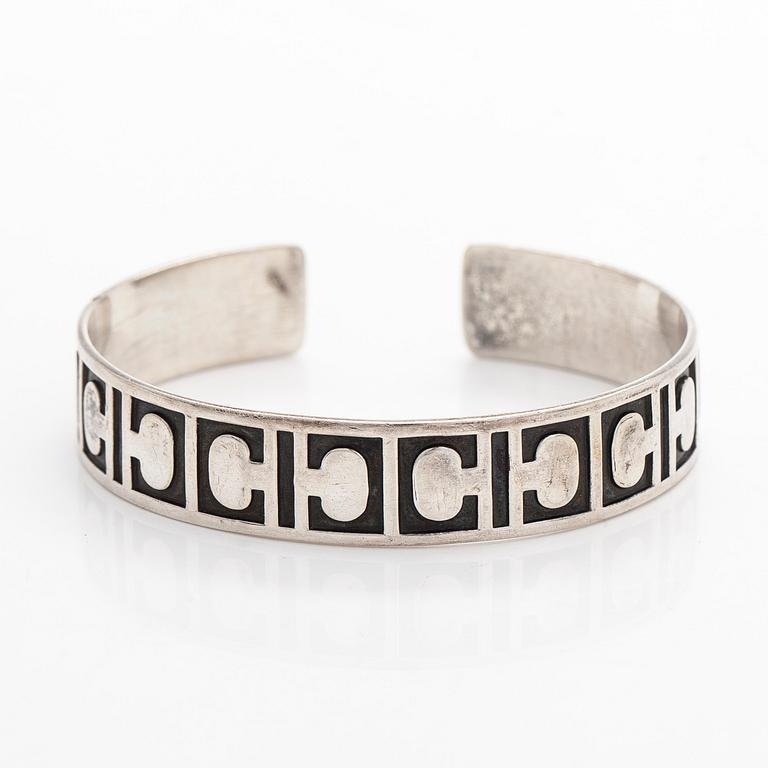 Börje Rajalin, armband och ring, silver. Kalevala Koru, Helsingfors 1973.