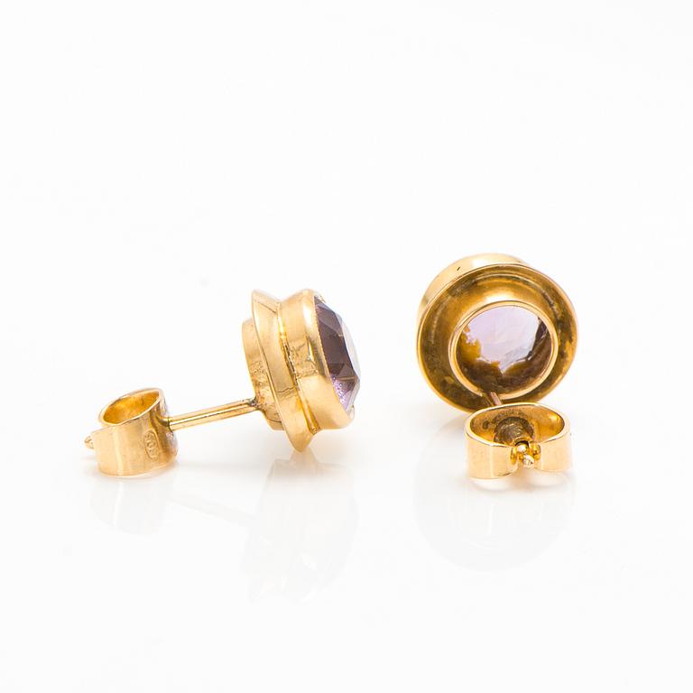 A set of 14K gold earrings and a ring with amethysts.