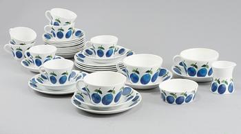 SERVISDELAR, 18 st, benporslin, "Prunus", Stig Lindberg, Gustavsberg, 1962-74.