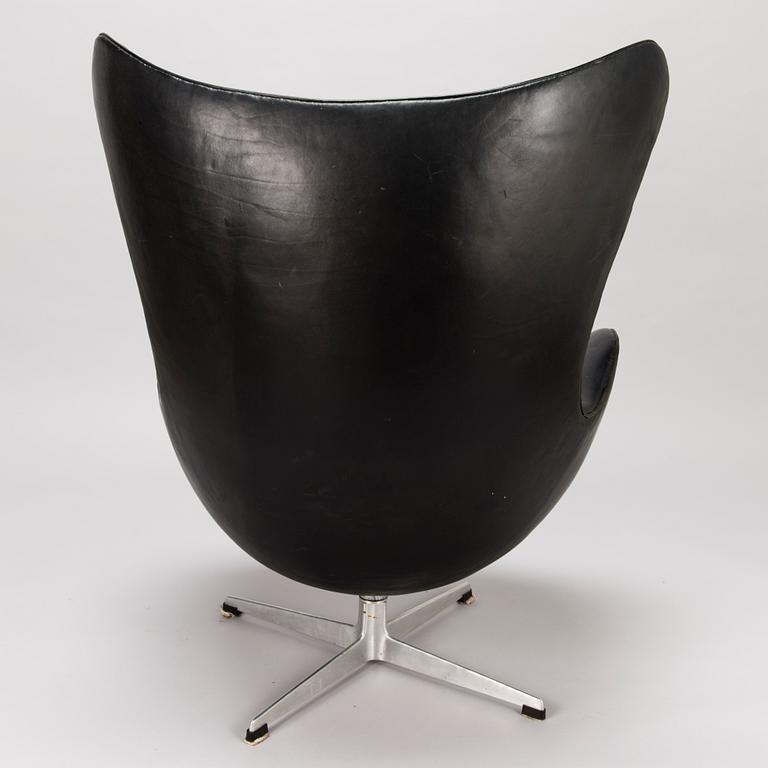 ARNE JACOBSEN, A 1960s arm chair "Egg chair" designed for Fritz Hansen, Denmark.