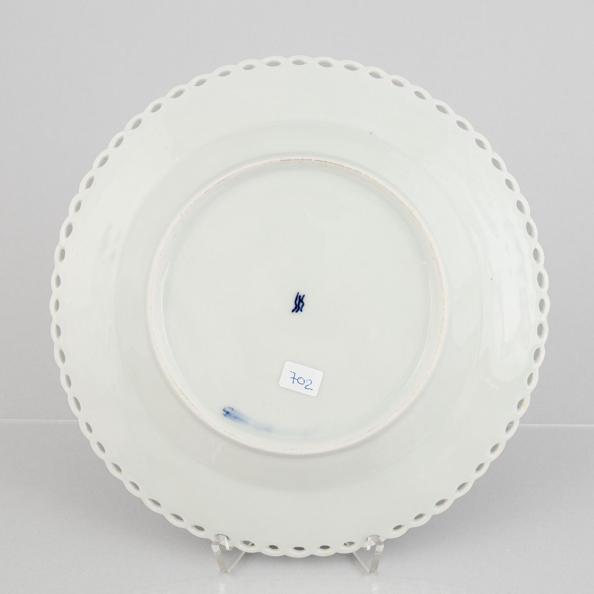 Tallrikar, två stycken, porslin, Royal Copenhagen, "Musselmalet helblond", 1775-1790.