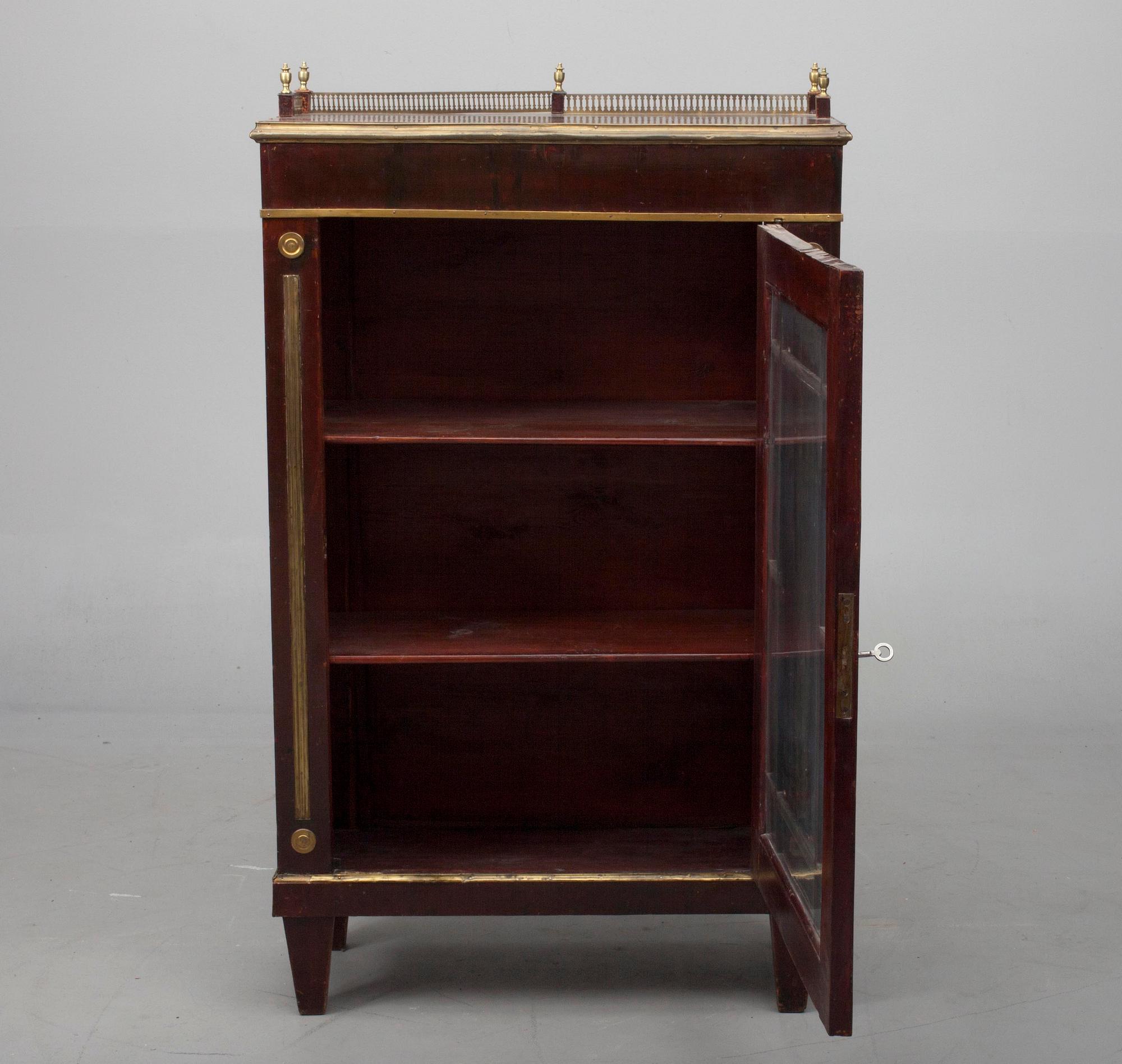 BOKSKÅP, Jacobstil, Ryssland 1800-talets slut.