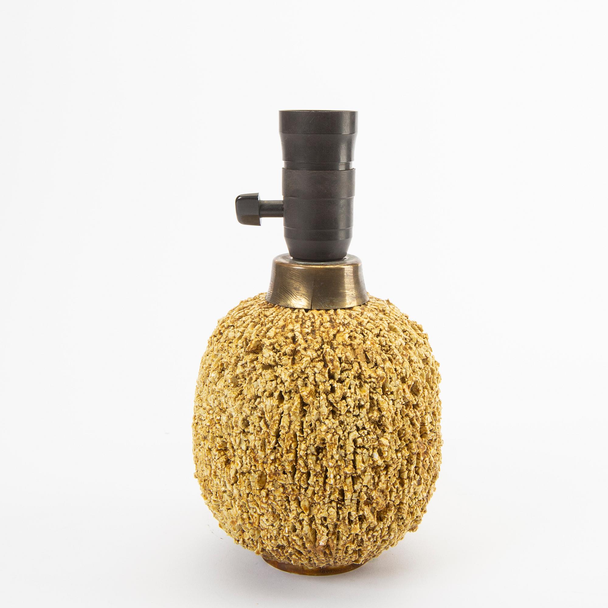 Gunnar Nylund, bordslampa Rörstrand chamotte senare delen av 1900-talet.