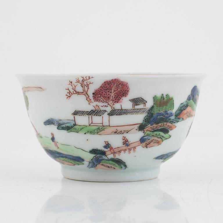 Two porcelain cups, China and Japan, 18th and 20th century.