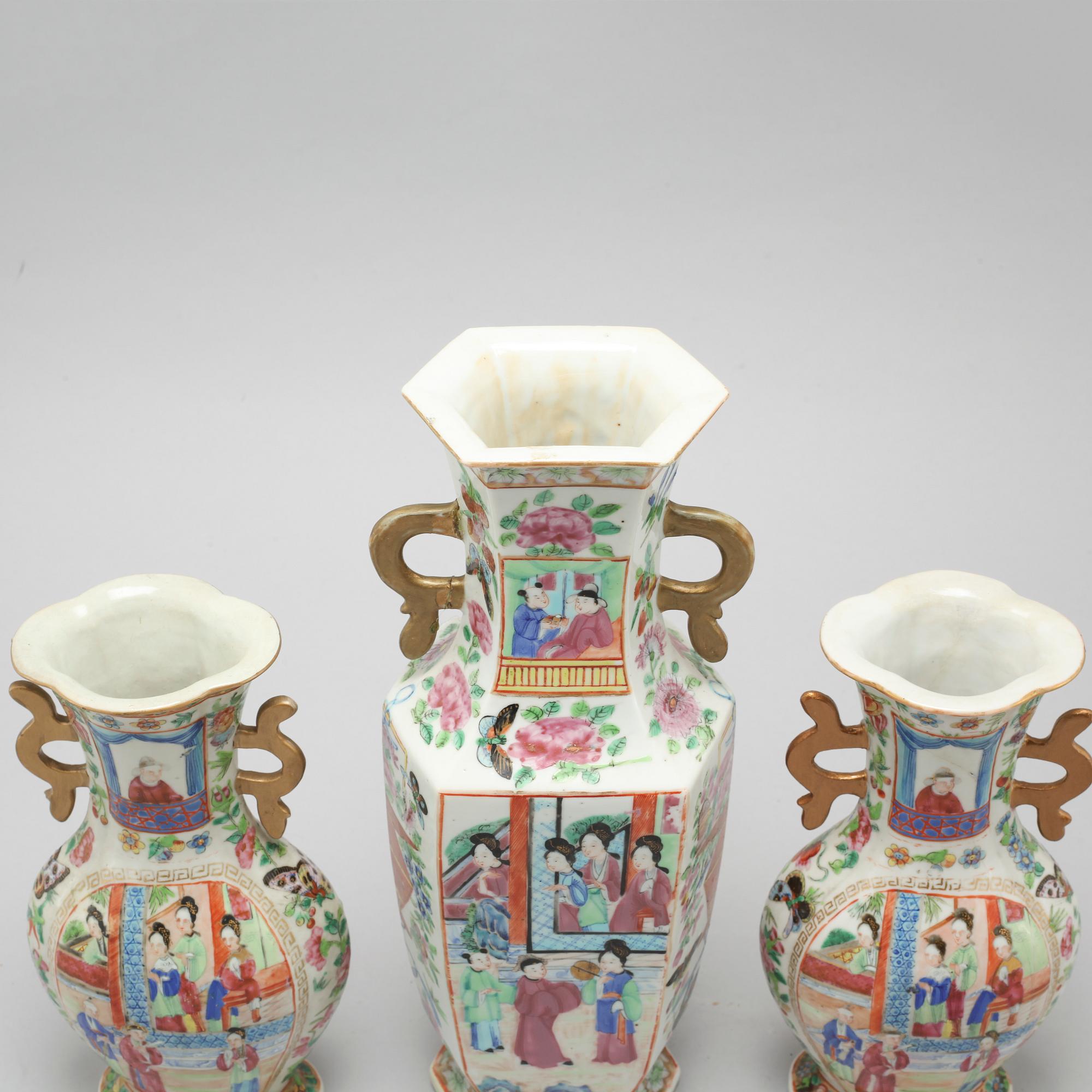 Three porcelain vases from China, late 19th century.