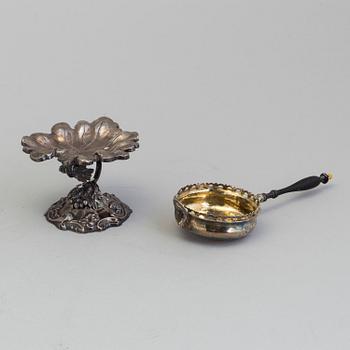 TESPINDEL & NÅLFAT, silver, bl a Gustaf Möllenborg, Stockholm, 1860.