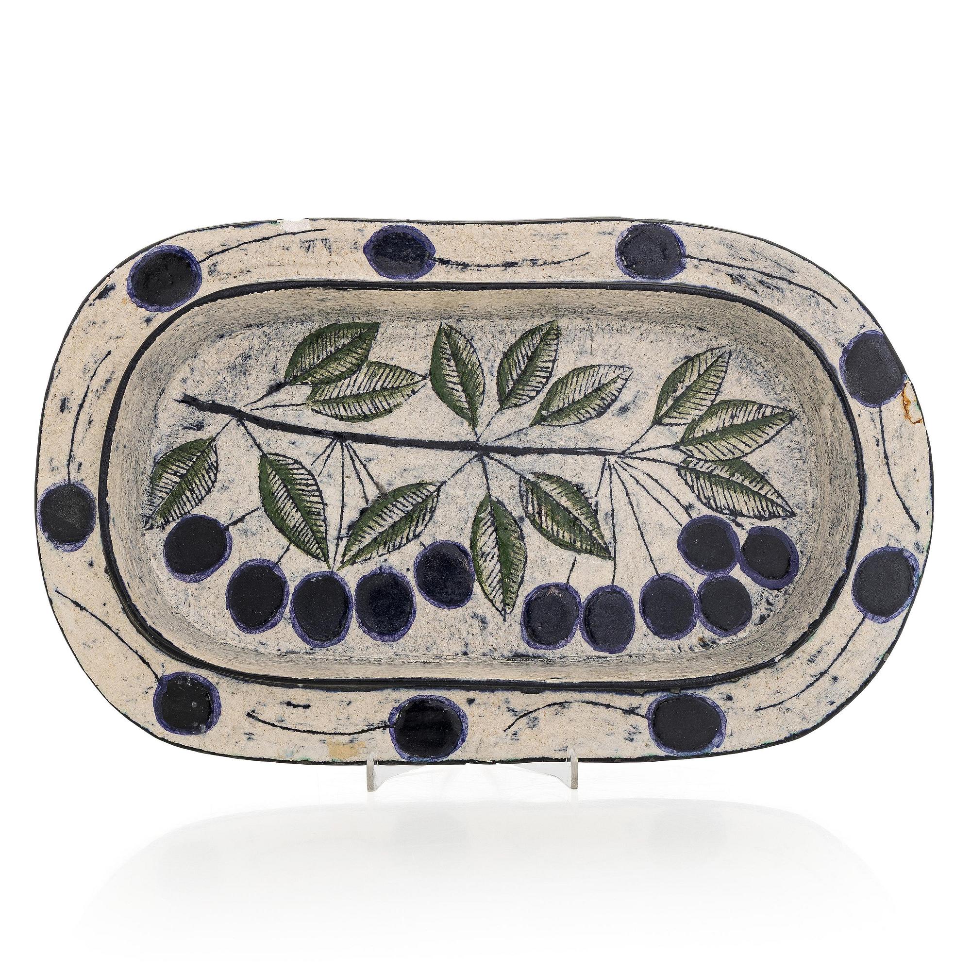 Birger Kaipiainen, a ceramic decorative plate, signed Kaipiainen.