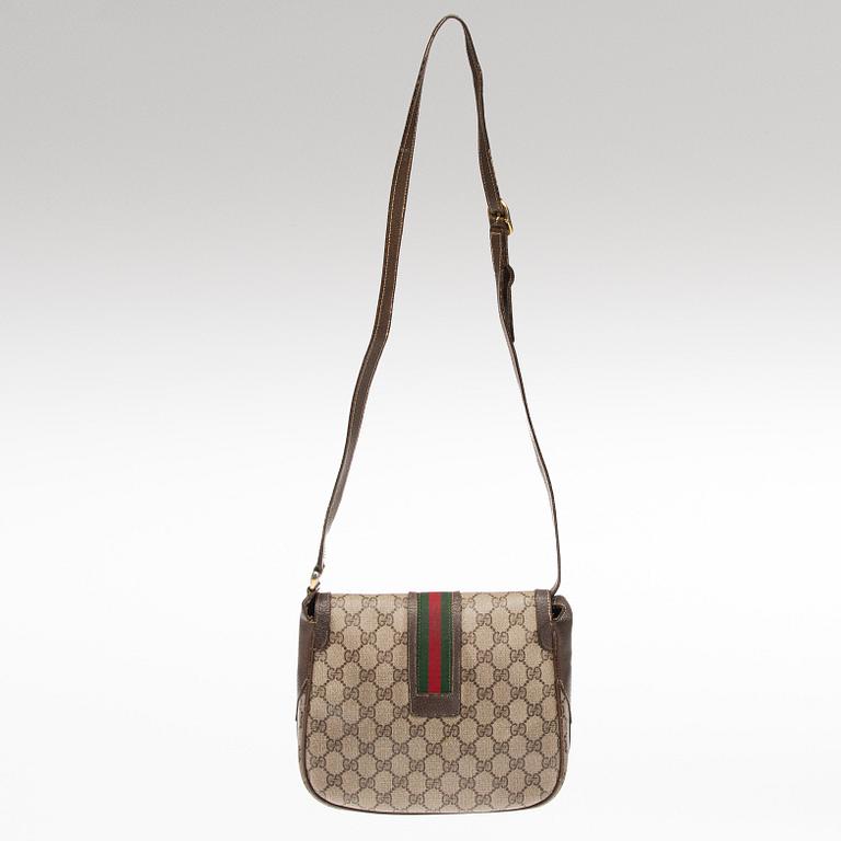 LAUKKU, Gucci.