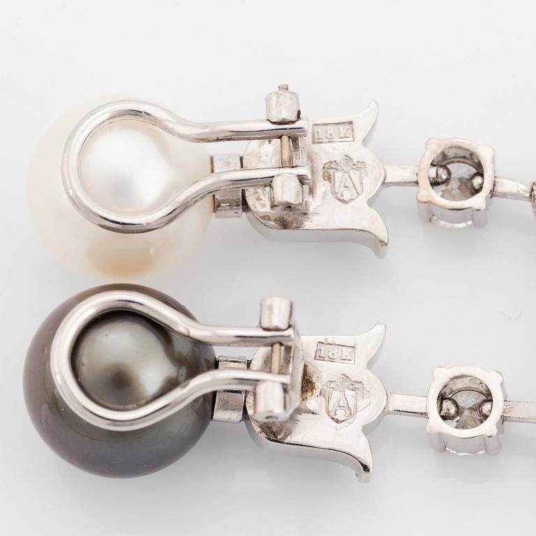 A pair of 18K white gold earrings set with round brilliant-cut diamonds and cultured South Sea och Tahiti pearls.