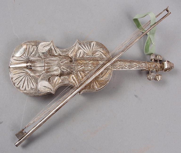 FIOLMODELL, sterlingsilver. 1900-tal.