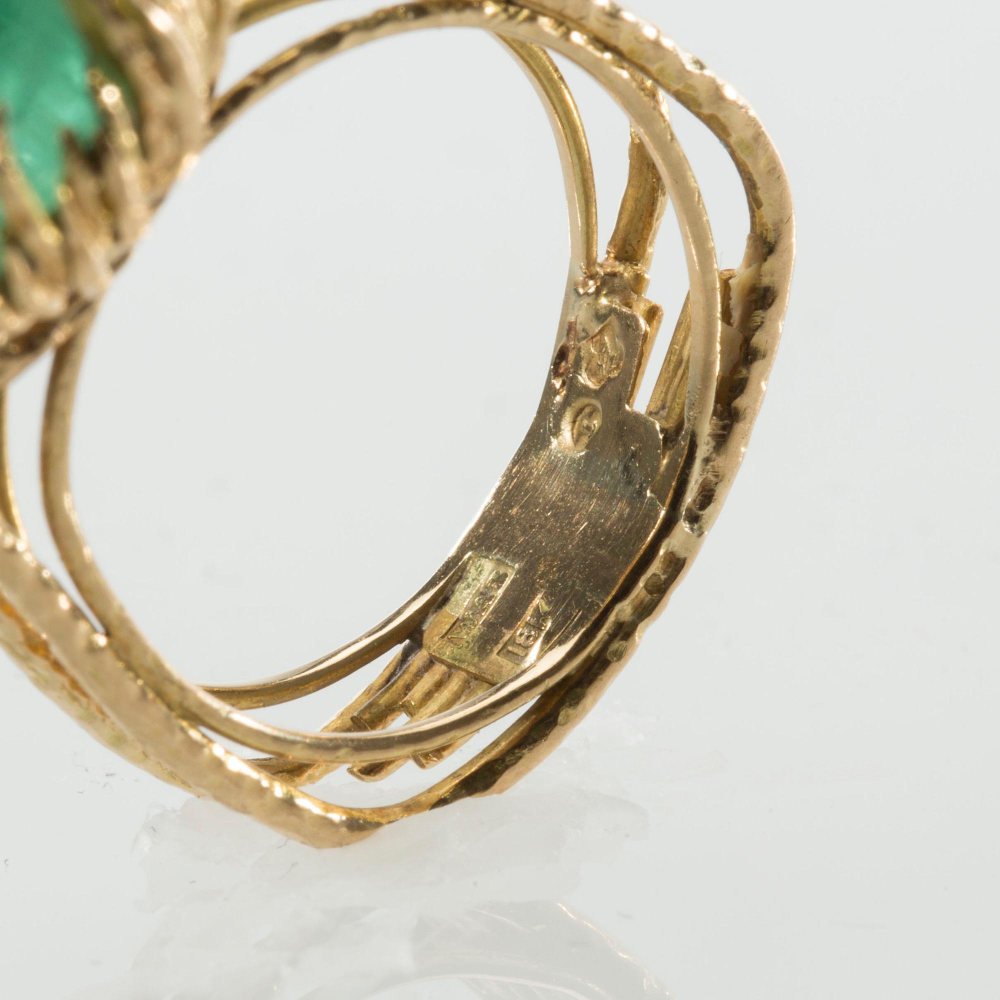 RING, 18 k guld med smaragd ca 7.00 ct. W A Bolin, Stockholm. Vikt ca 11 g.