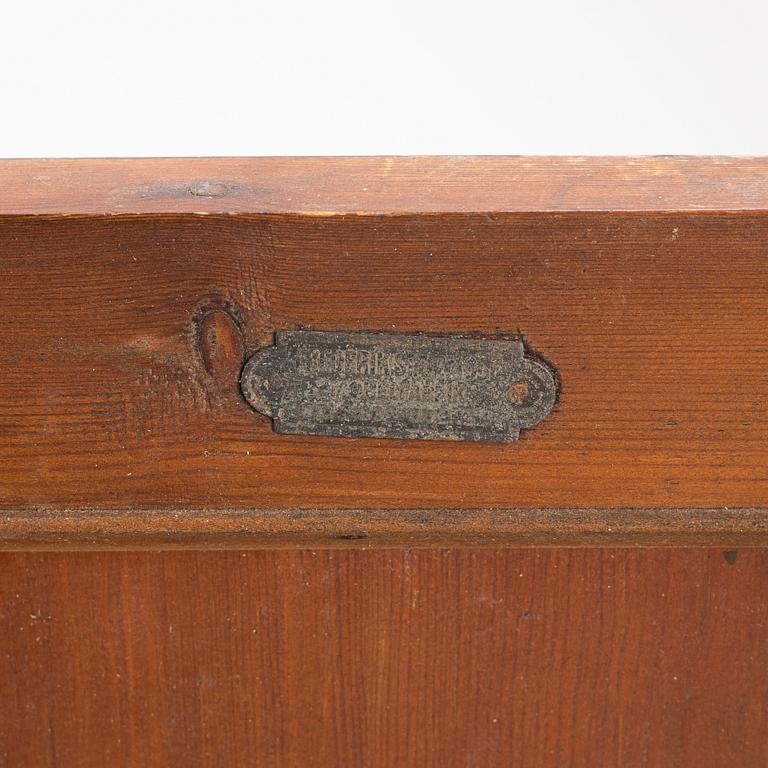 Sängbord, ett par, Frederik Staermose Möbelfabrik, Odense, Danmark, 1900-talets första hälft.