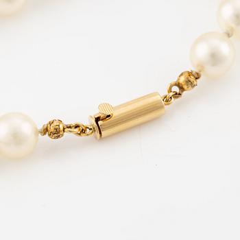 Bracelet, with cultured pearls, 18K gold clasp.