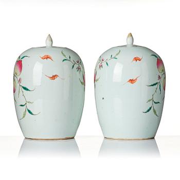 A pair of famille rose 'peaches' jars with cover, Qing dynasty, circa 1900.