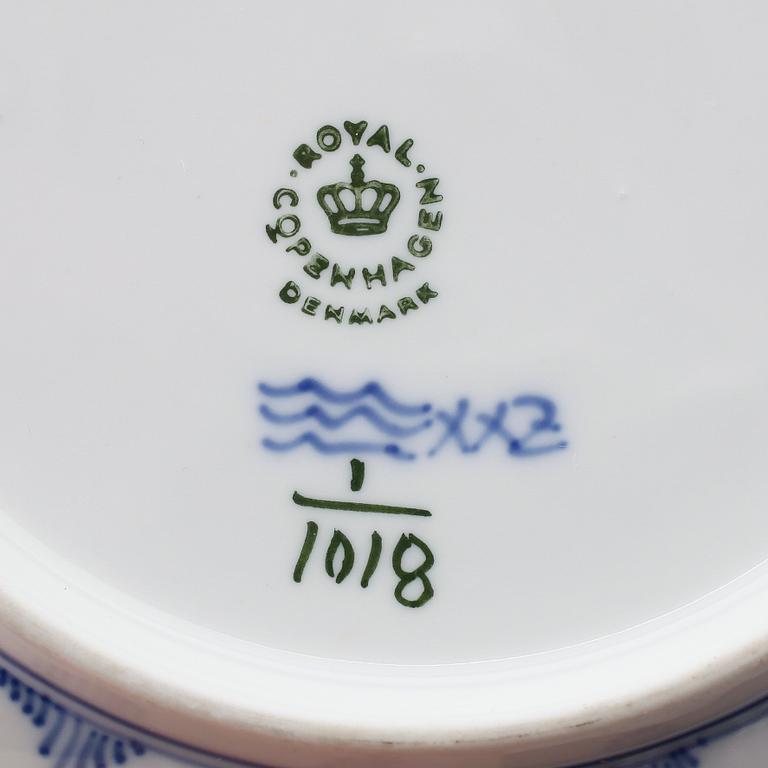 KAFFESERVIS, 37 delar, porslin, "Musselmalet", Royal Copenhagen.