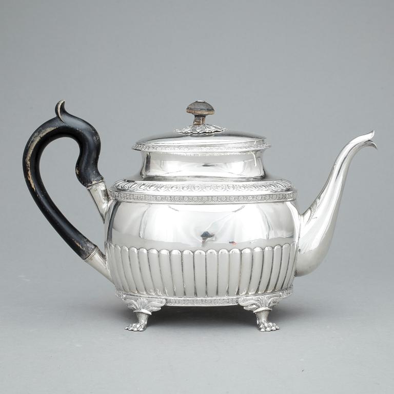 TEKANNA, silver, empire, Anders Lundqvist, Stockholm 1829. Vikt ca 705 gram.
