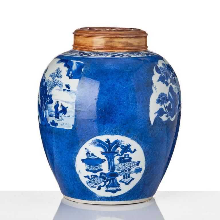 A blue and white jar, Qing dynasty, Kangxi (1662-1722).