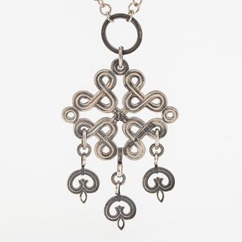 A silver necklace "Karelian ribbon pendant", model 39. Kalevala Koru, Helsinki 1943.