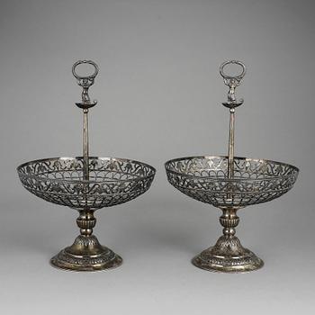 KAKFAT, ett par, empire, Johan Gustaf Åkerman, Stockholm, 1826. Totalvikt 1550 g.