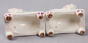 FIGURINER, 3 par, porslin, Staffordshire-typ, England, 1900-tal.