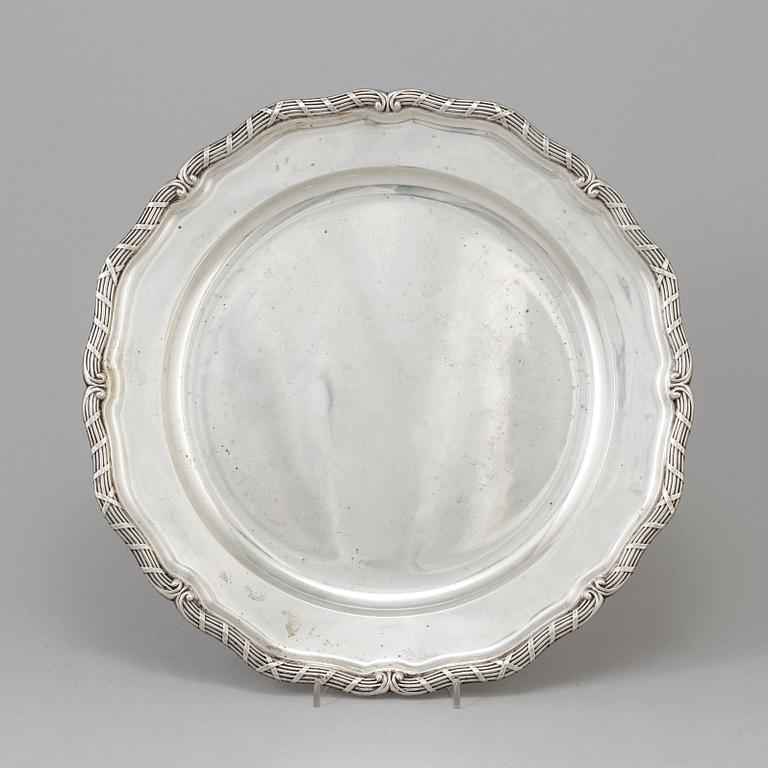 A Samuel Pettersson silver tray, Linköping 1906.