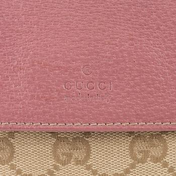 Gucci, a canvas beltbag.