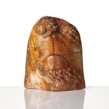 A group of carved nephrite and jade ornaments, China, Qing dynasty and older. (8 pieces).