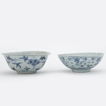 SKÅLAR, 2 st, porslin, Kina, sen Ming dynasti 1368-1643.