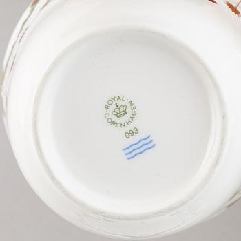 Julservis, 32 delar, porslin, Royal Copenhagen, Danmark.