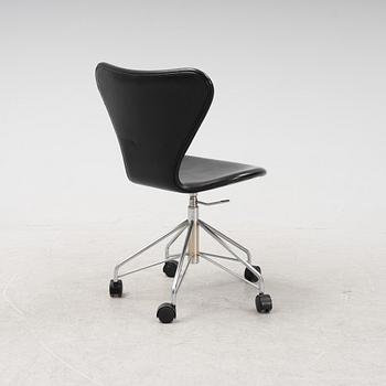 Arne Jacobsen, skrivbordsstol, 'Sjuan', Fritz Hansen, Danmark, 1980.